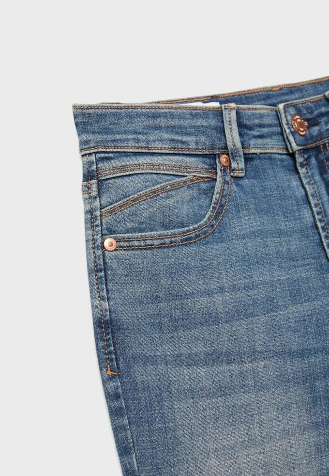 D74 Stretch-Jeans mit Schlag und Schlitz D74 Stretch-Jeans mit Schlag und Schlitz
