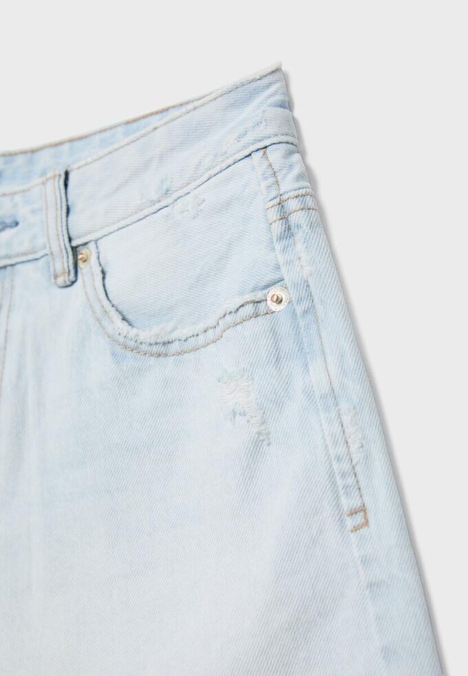 D75 Shorts aus zerrissenem Denim D75 Shorts aus zerrissenem Denim