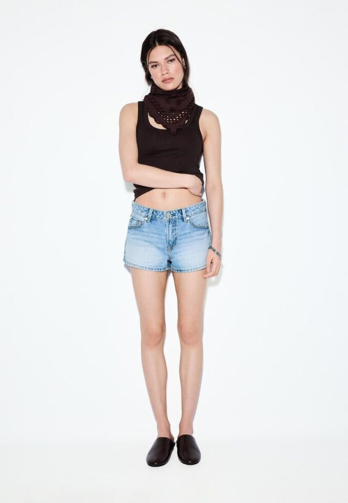 D79 Shorts mit niedriger Taille D79 Shorts mit niedriger Taille