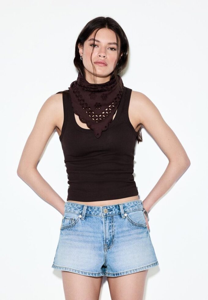 D79 Shorts mit niedriger Taille D79 Shorts mit niedriger Taille