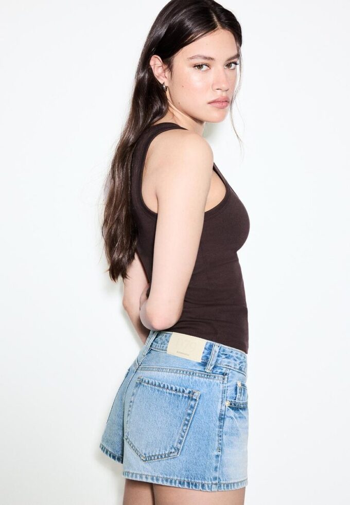 D79 Shorts mit niedriger Taille D79 Shorts mit niedriger Taille