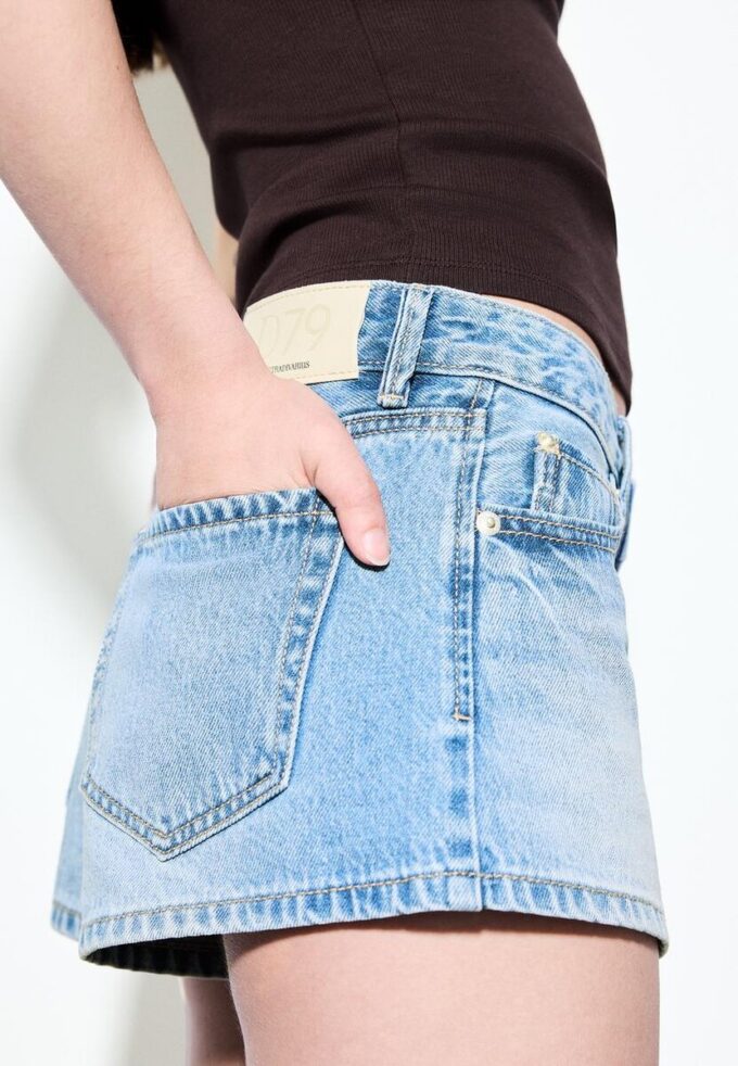 D79 Shorts mit niedriger Taille D79 Shorts mit niedriger Taille