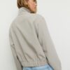Daunenjacke mit hohem Kragen Daunenjacke mit hohem Kragen