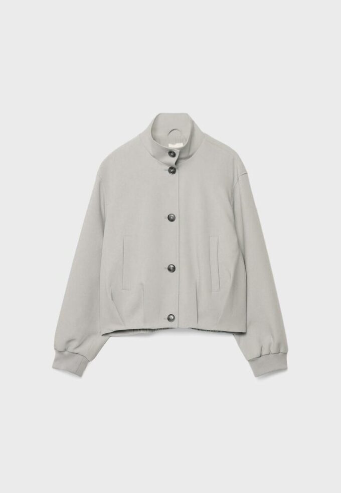 Daunenjacke mit hohem Kragen Daunenjacke mit hohem Kragen