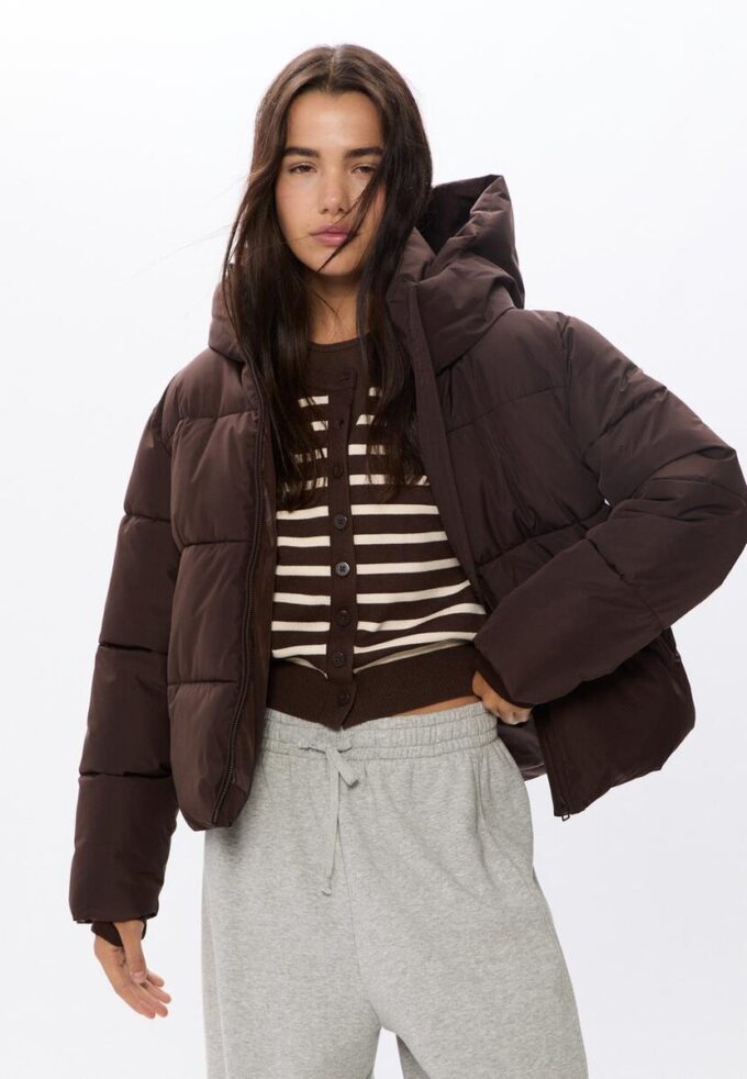 Einfache Daunenjacke mit Kapuze Einfache Daunenjacke mit Kapuze