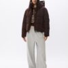 Einfache Daunenjacke mit Kapuze Einfache Daunenjacke mit Kapuze