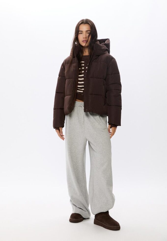 Einfache Daunenjacke mit Kapuze Einfache Daunenjacke mit Kapuze