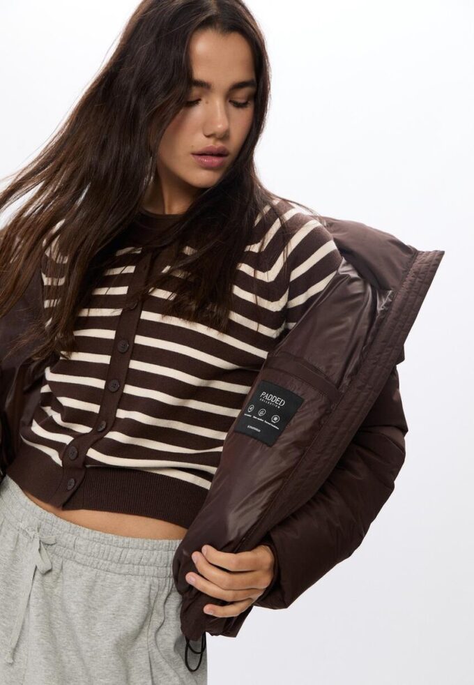 Einfache Daunenjacke mit Kapuze Einfache Daunenjacke mit Kapuze
