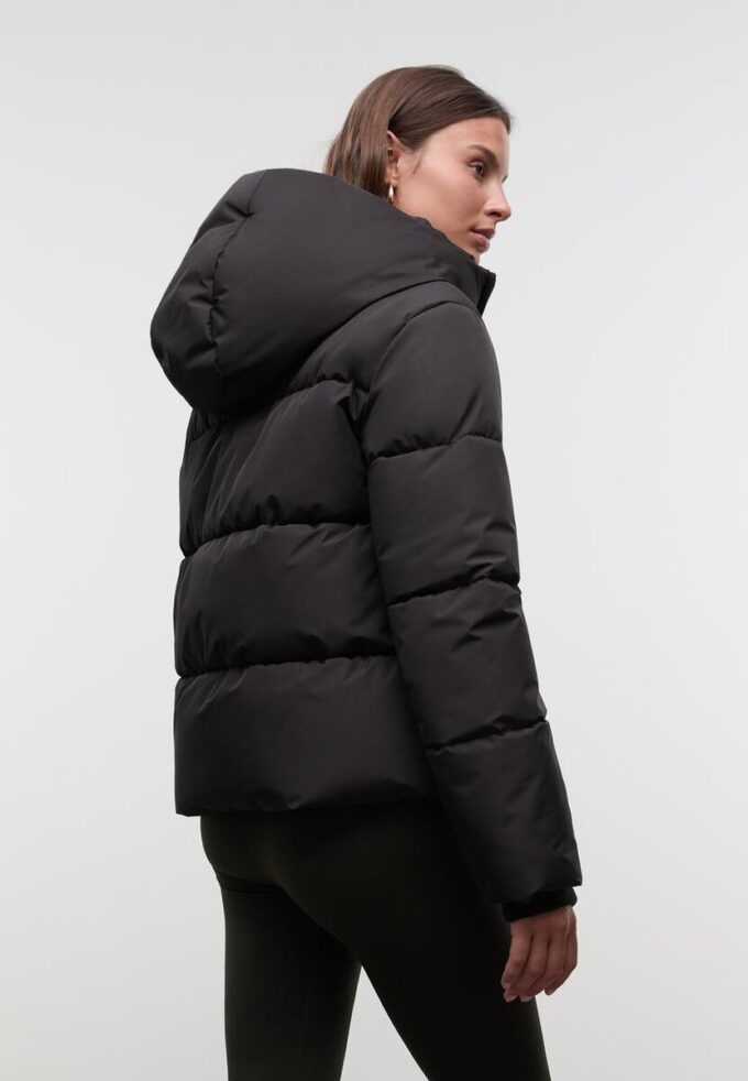 Einfache Daunenjacke mit Kapuze Einfache Daunenjacke mit Kapuze