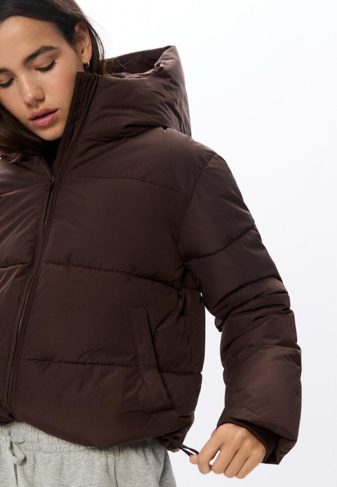 Einfache Daunenjacke mit Kapuze Einfache Daunenjacke mit Kapuze