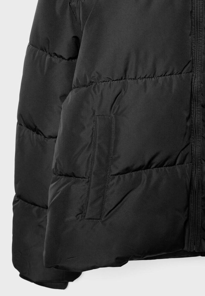 Einfache Daunenjacke mit Kapuze Einfache Daunenjacke mit Kapuze