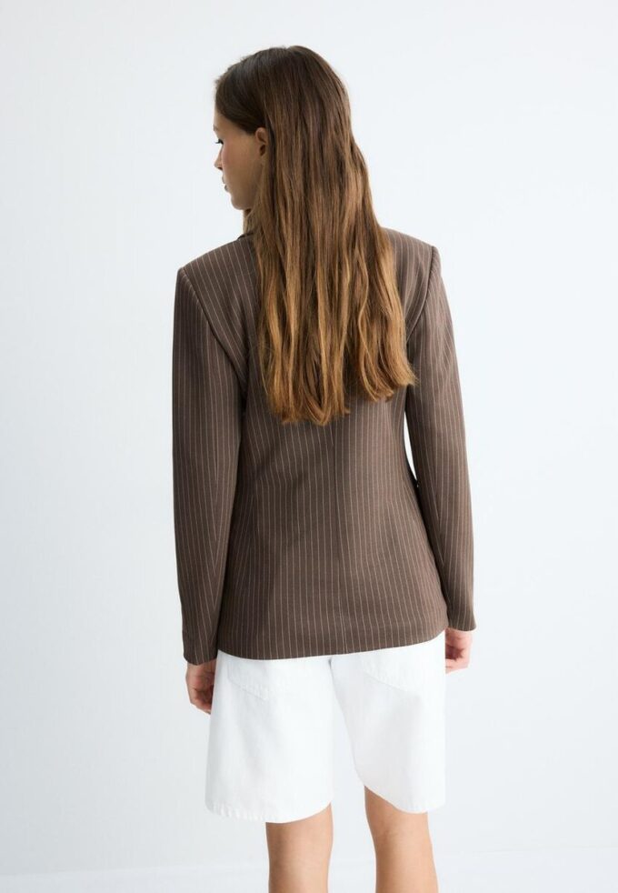 Einfacher gestreifter Blazer aus Basics