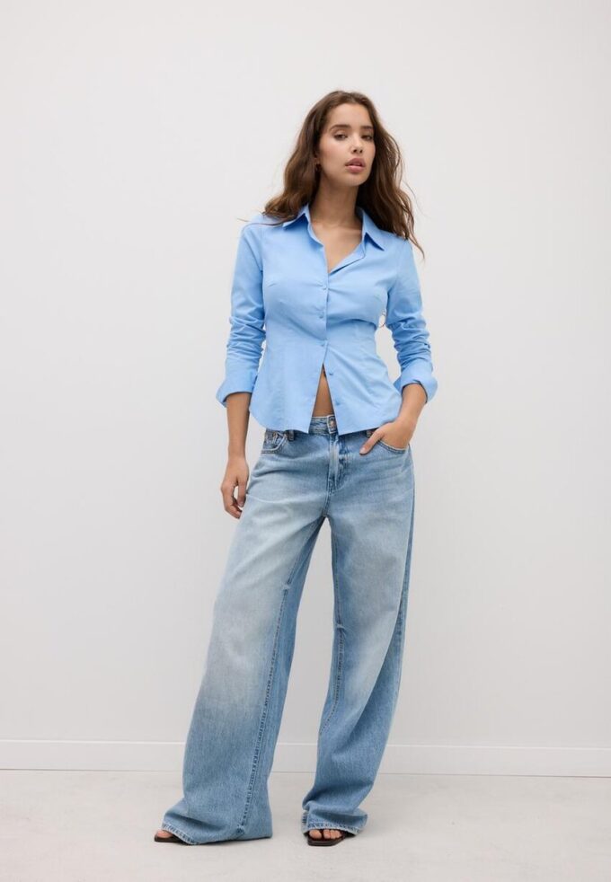 Einfaches, figurbetontes Basics-Hemd Einfaches, figurbetontes Basics-Hemd