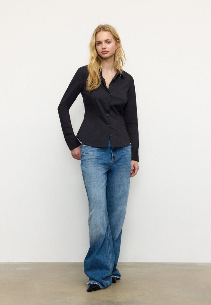 Einfaches, figurbetontes Basics-Hemd Einfaches, figurbetontes Basics-Hemd