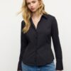 Einfaches, figurbetontes Basics-Hemd Einfaches, figurbetontes Basics-Hemd