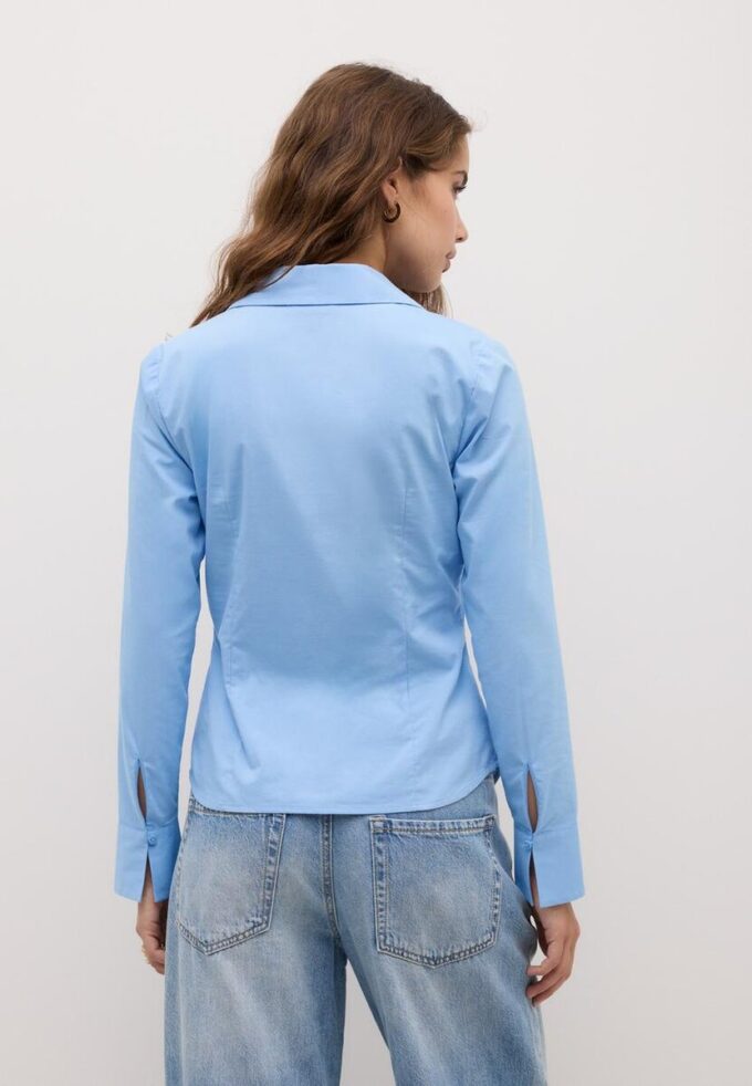Einfaches, figurbetontes Basics-Hemd Einfaches, figurbetontes Basics-Hemd