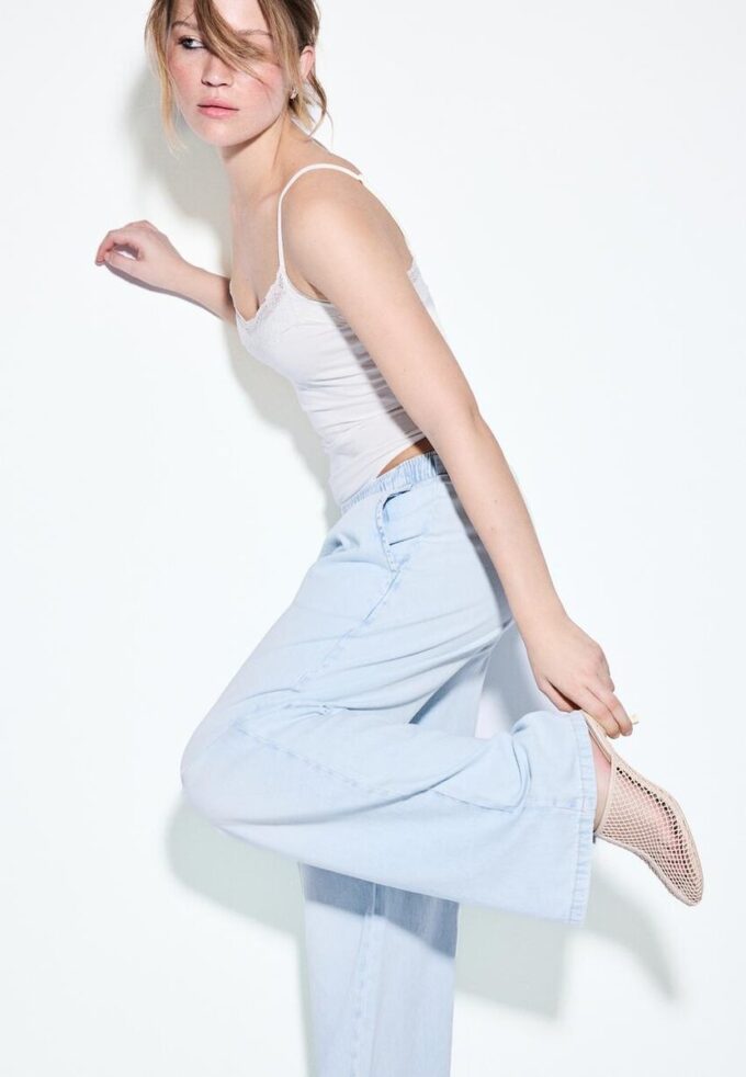 Fließende Denim-Hose mit Kordelzug