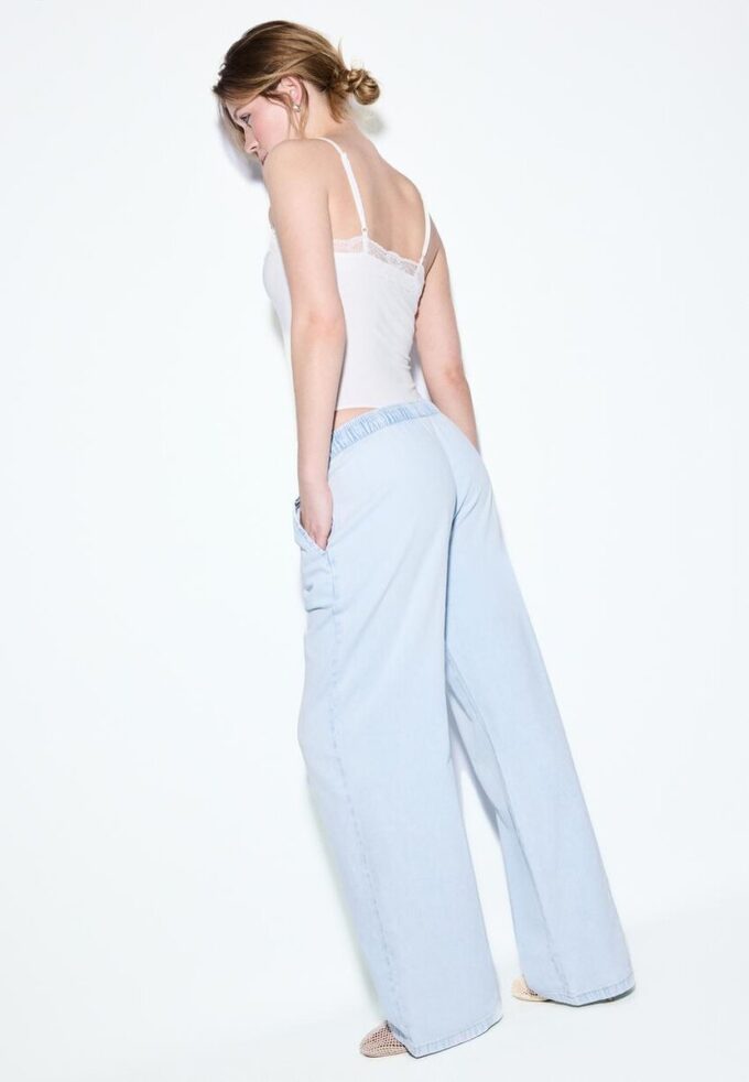 Fließende Denim-Hose mit Kordelzug