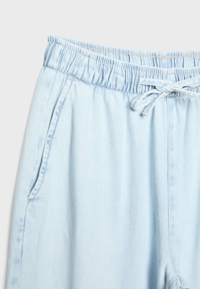 Fließende Denim-Hose mit Kordelzug