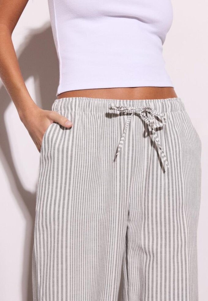 Fließende, gestreifte Leinen-Mischung-Hose