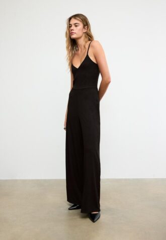 Fließender Jumpsuit mit Trägern