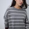 Gestreifter, kurz geschnittener Strickpullover Gestreifter, kurz geschnittener Strickpullover