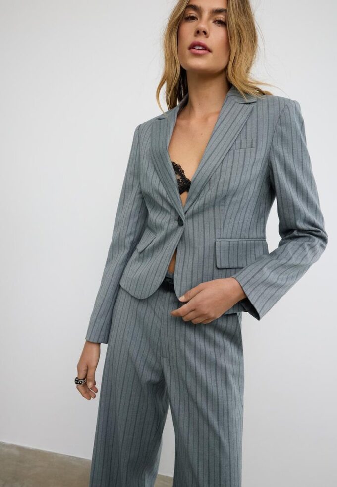 Gestreifter kurzer Blazer Gestreifter kurzer Blazer