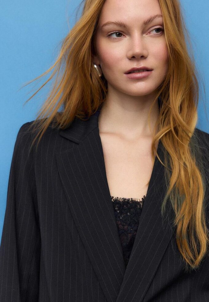 Gestreifter offener Blazer Gestreifter offener Blazer