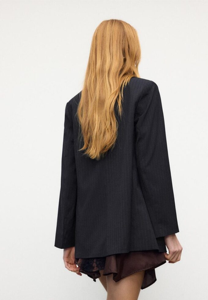 Gestreifter offener Blazer Gestreifter offener Blazer