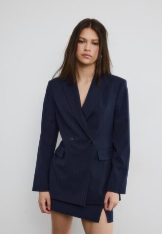 Gestreifter, taillierter Blazer