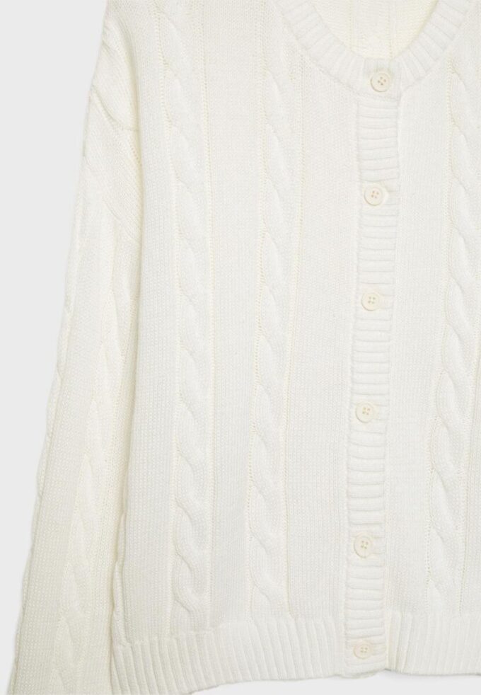 Gestrickte Strickjacke mit Knopfleiste Gestrickte Strickjacke mit Knopfleiste