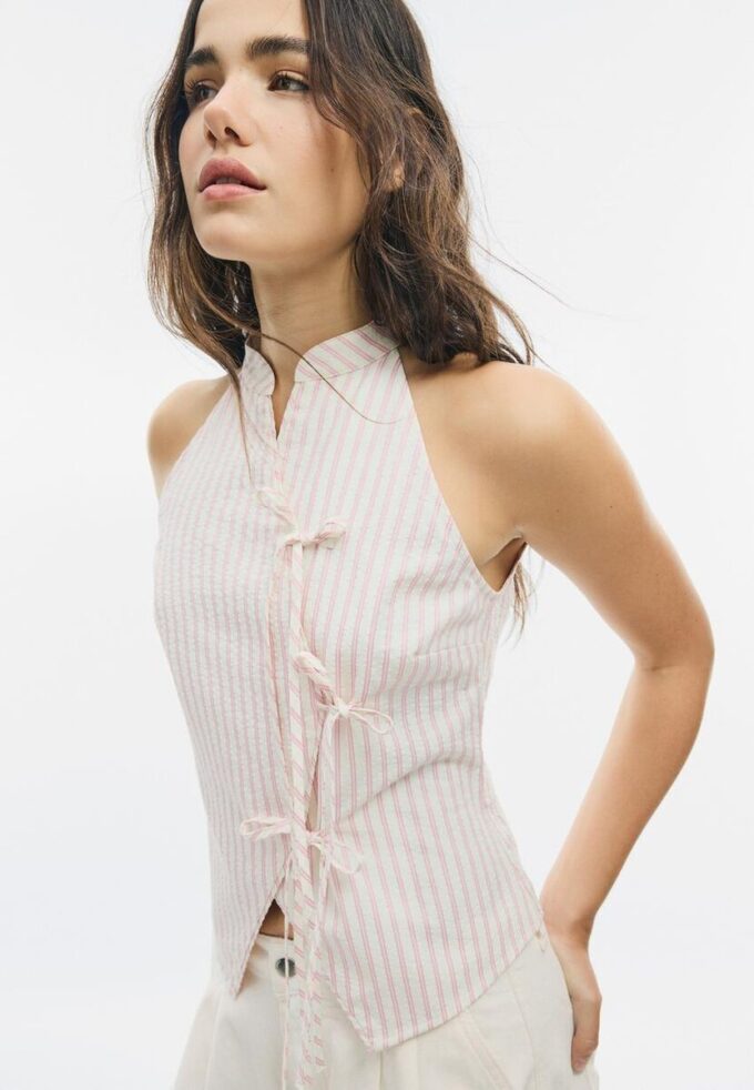 Halterneck-Oberteil im Qipao-Stil mit halbgeknittertem Knoten
