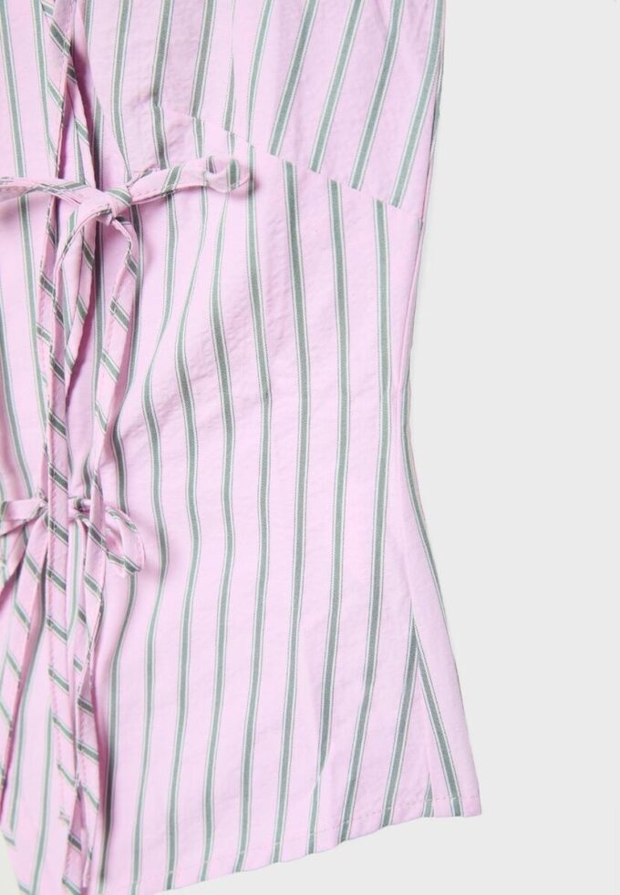Halterneck-Oberteil im Qipao-Stil mit halbgeknittertem Knoten