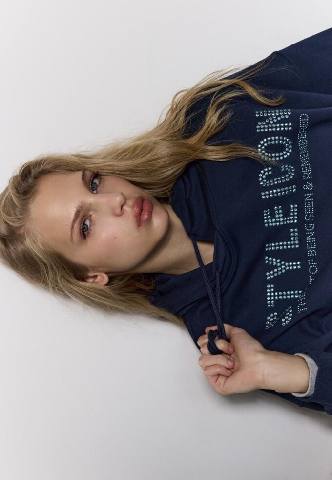 Hoodie mit Strasssteinen Hoodie mit Strasssteinen
