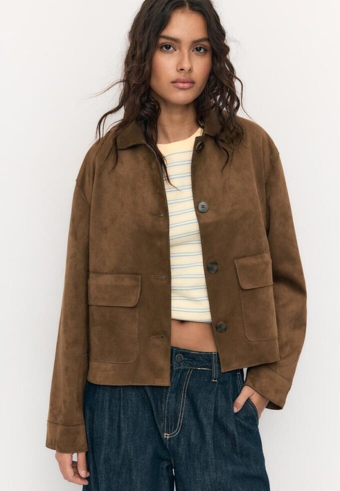 Jacke aus Kunstwildleder mit Taschen Jacke aus Kunstwildleder mit Taschen