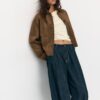Jacke aus Kunstwildleder mit Taschen Jacke aus Kunstwildleder mit Taschen