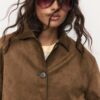 Jacke aus Kunstwildleder mit Taschen Jacke aus Kunstwildleder mit Taschen