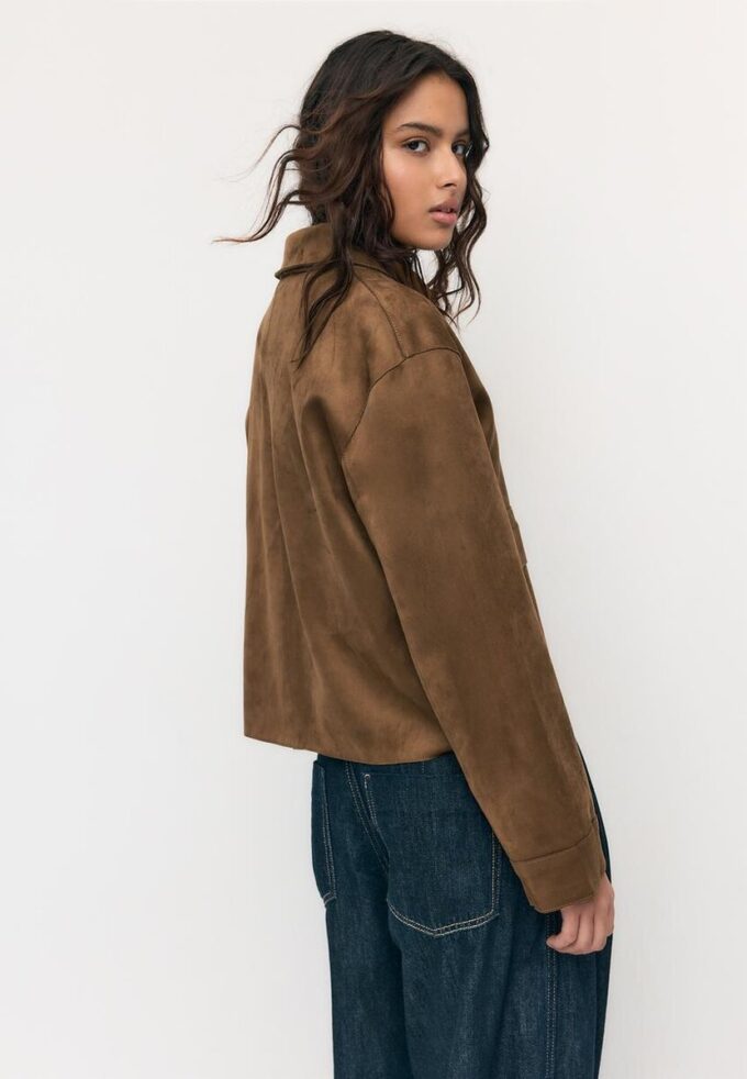 Jacke aus Kunstwildleder mit Taschen Jacke aus Kunstwildleder mit Taschen