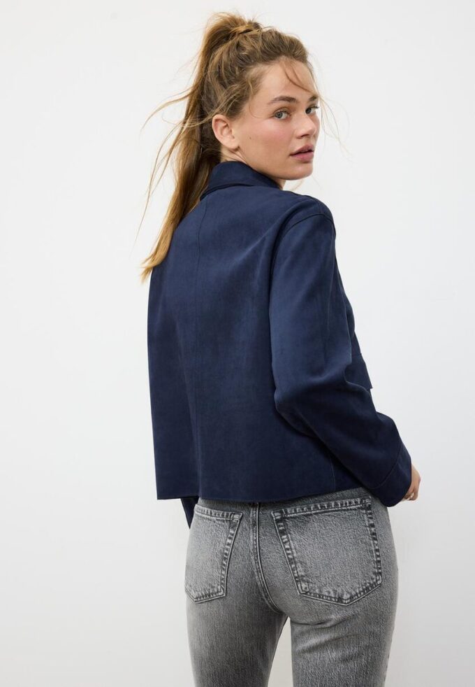 Jacke aus Kunstwildleder mit Taschen Jacke aus Kunstwildleder mit Taschen
