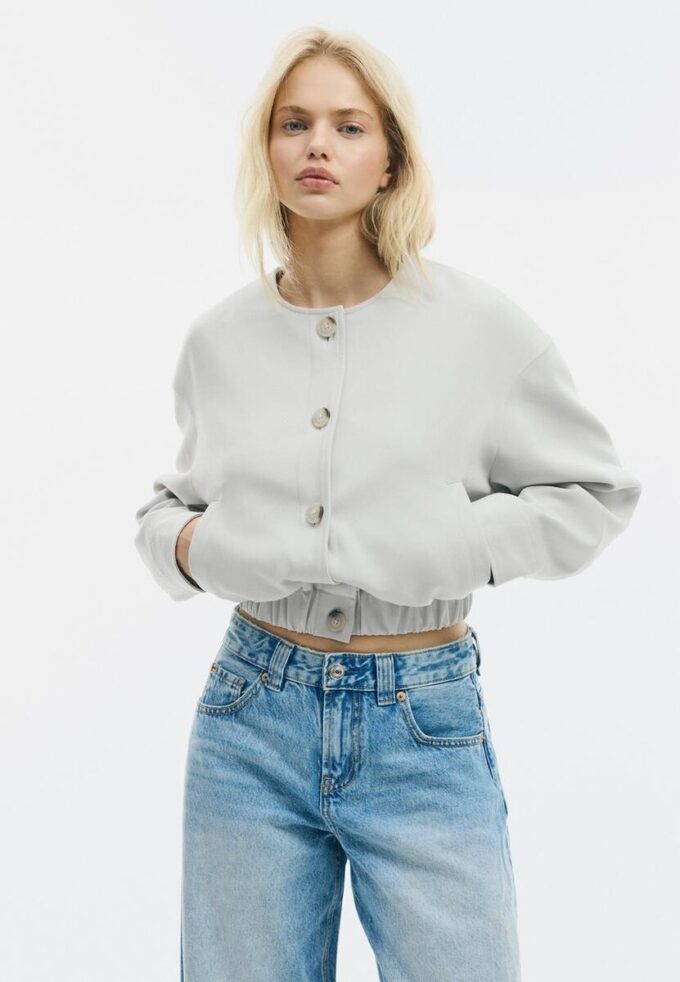 Jacke mit Puffärmeln und Rundhalsausschnitt Jacke mit Puffärmeln und Rundhalsausschnitt