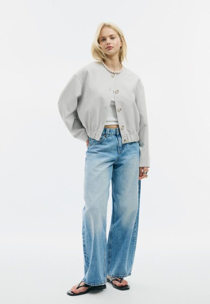 Jacke mit Puffärmeln und Rundhalsausschnitt Jacke mit Puffärmeln und Rundhalsausschnitt