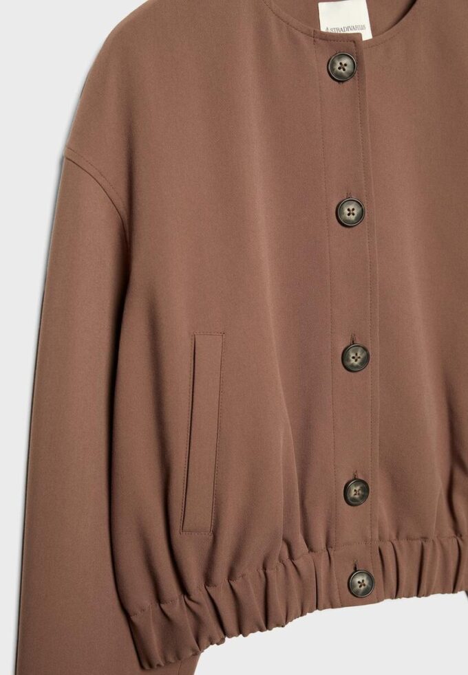 Jacke mit Puffärmeln und Rundhalsausschnitt Jacke mit Puffärmeln und Rundhalsausschnitt