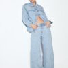 Jeansjacke mit aufgesetzten Taschen und Strasssteinen Jeansjacke mit aufgesetzten Taschen und Strasssteinen