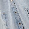 Jeansjacke mit aufgesetzten Taschen und Strasssteinen Jeansjacke mit aufgesetzten Taschen und Strasssteinen