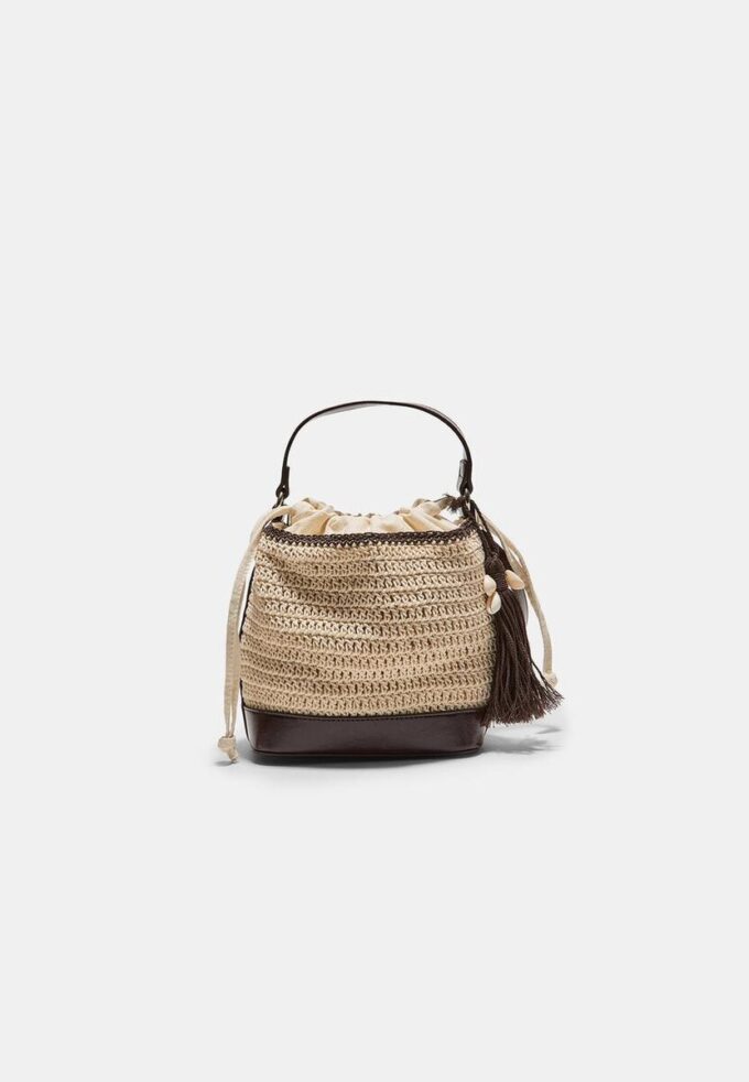 Kombinierte Bucket Bag aus Häkelstoff Kombinierte Bucket Bag aus Häkelstoff