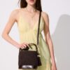 Kombinierte Bucket Bag aus Häkelstoff Kombinierte Bucket Bag aus Häkelstoff
