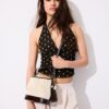 Kombinierte Bucket Bag aus Häkelstoff Kombinierte Bucket Bag aus Häkelstoff
