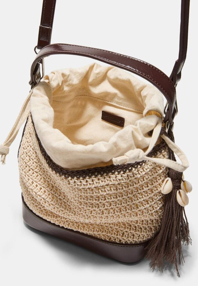 Kombinierte Bucket Bag aus Häkelstoff Kombinierte Bucket Bag aus Häkelstoff