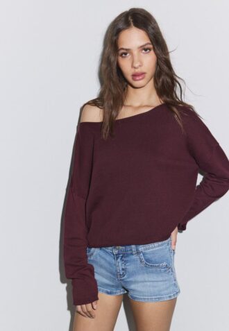 Kurzer Pullover mit U-Boot-Ausschnitt
