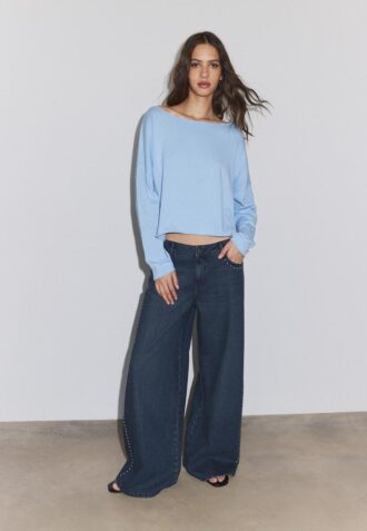 Kurzer Pullover mit U-Boot-Ausschnitt